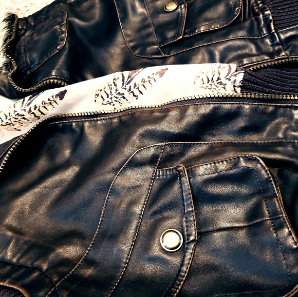 Rustic fur vest - Picture 4 of 4